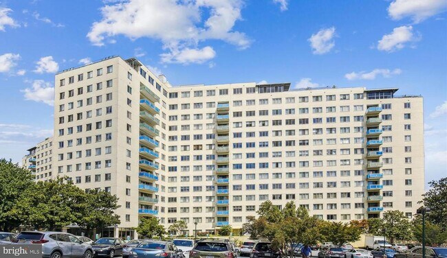 Building Photo - 10201 Grosvenor Pl