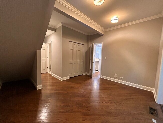 Building Photo - 2506 N Greenview Ave