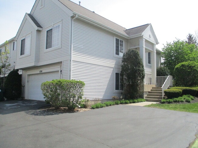 Primary Photo - 656 S Rosehall Ln