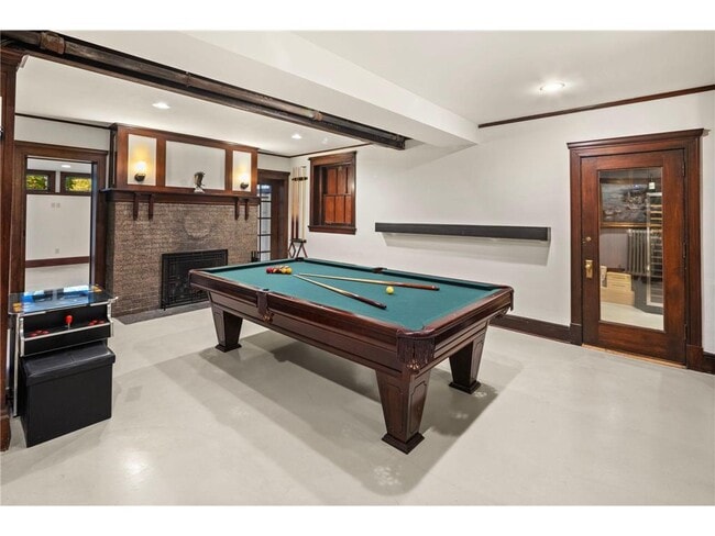 Building Photo - 2700 W Lake of the Isles Pkwy