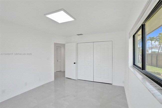 Building Photo - 16653 Golfview Dr