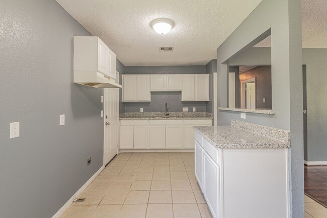 Building Photo - 5407 Thrush Dr