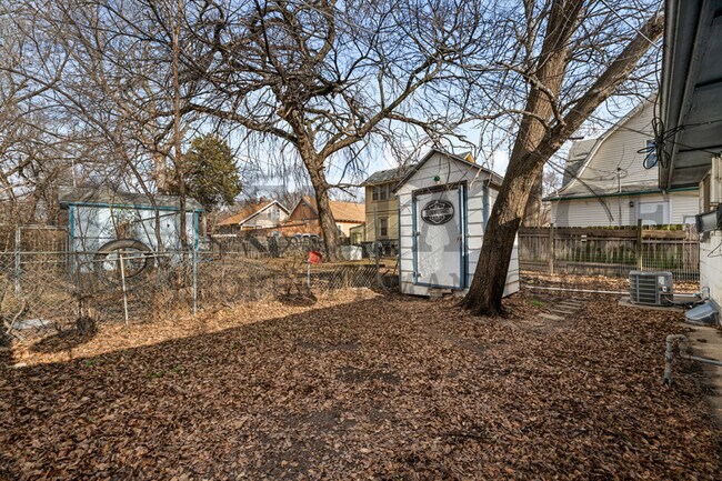 Building Photo - 2118 E 1st St N