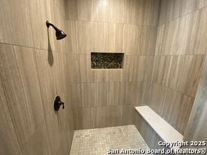 Building Photo - 4803 Viewcrest Rd