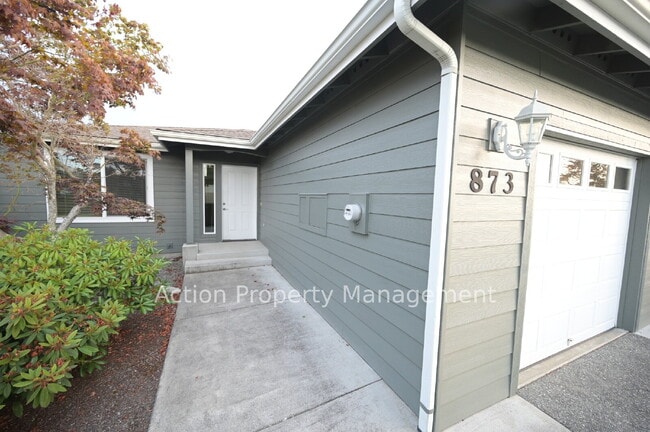 Building Photo - 2 bed, 2 bath, 1 car garage in a 4-plex, in Sequim