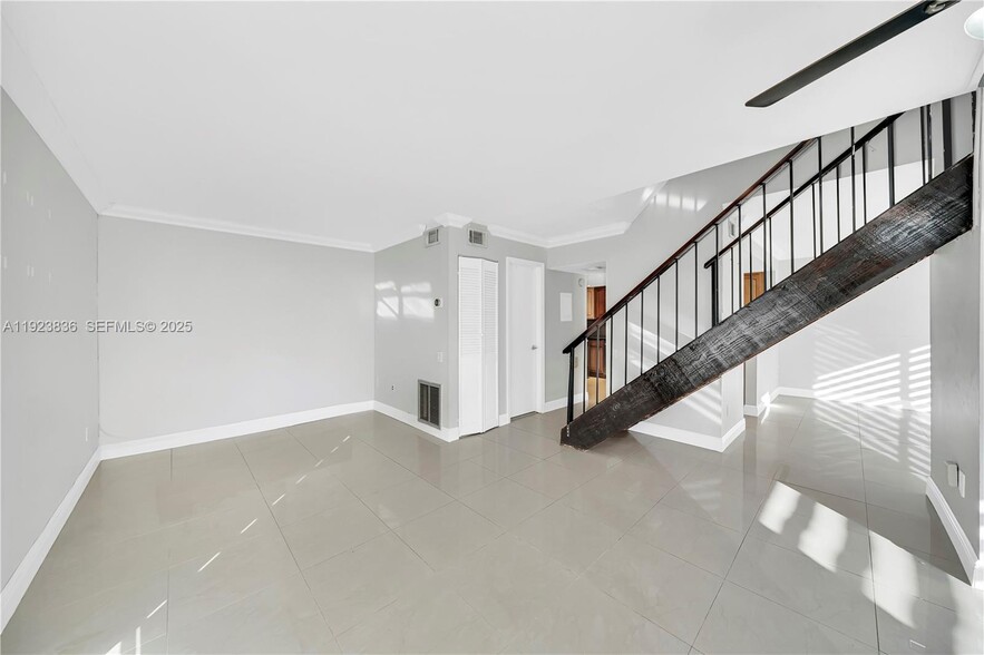 Primary Photo - 6864 SW 114th Pl