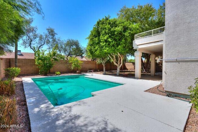 Building Photo - Stunning Cobble Creek II home with pool an...