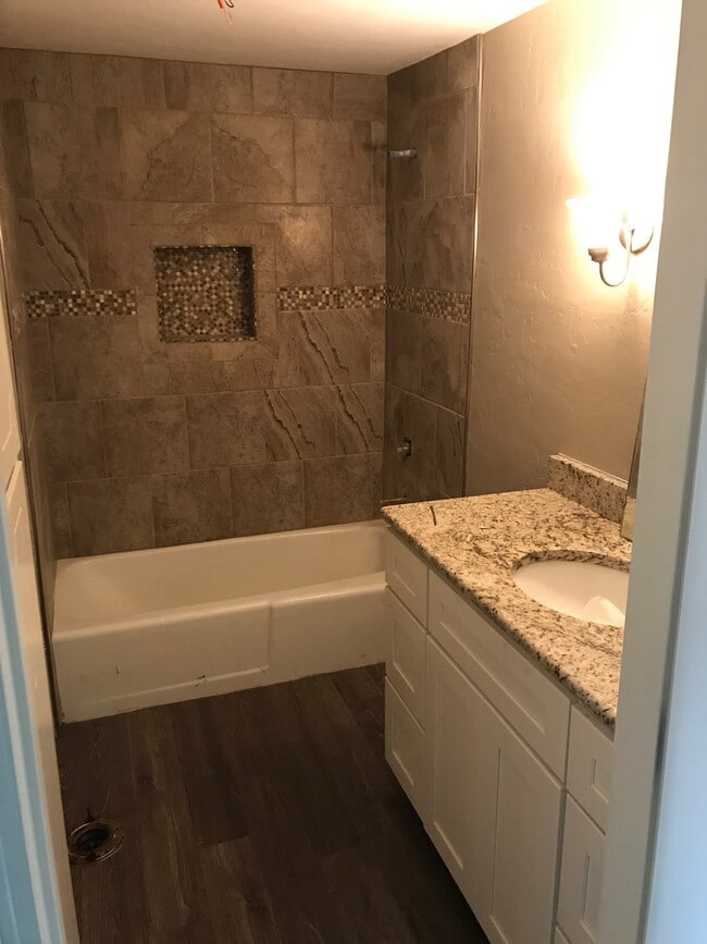 Building Photo - 3/2/1 Gilmer Fenced Yard