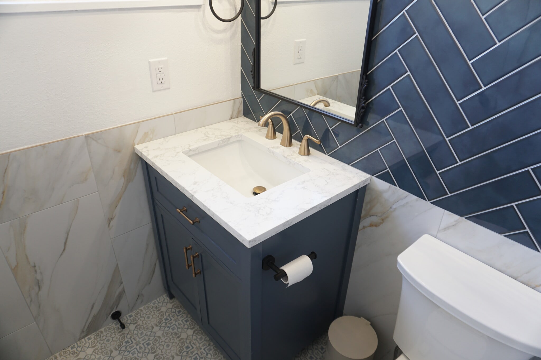 Newly renovated master bathroom - 10108 Chapala Ct NE