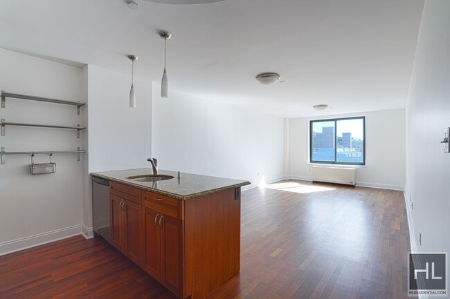 Building Photo - 721 Flushing Ave