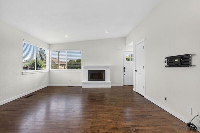 Building Photo - Charming and Cozy Air-Conditioned High Point Rambler (1st Month Free)