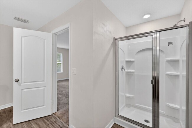 Building Photo - 3BR Townhome in Tavares with Open Floor Plan & Community Playground
