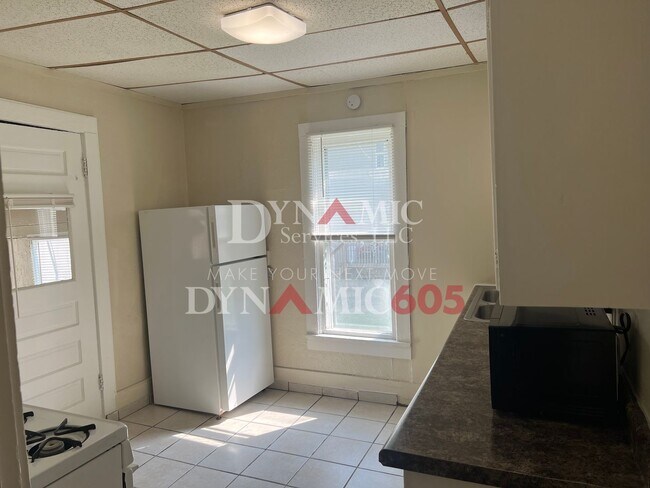 Building Photo - Upper Level 1 Bedroom, 1 Bathroom - Landlo...