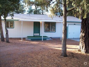 Building Photo - Adorable 2 bed / 2 bath - with 1 car garage