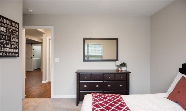 Building Photo - 635 Hogan Dr