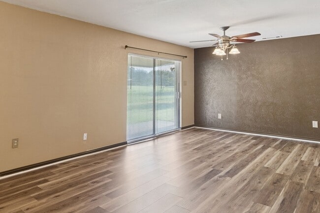 Building Photo - 110 Lee St