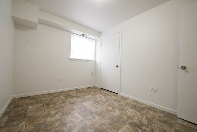 Building Photo - 5300 S Michigan Ave