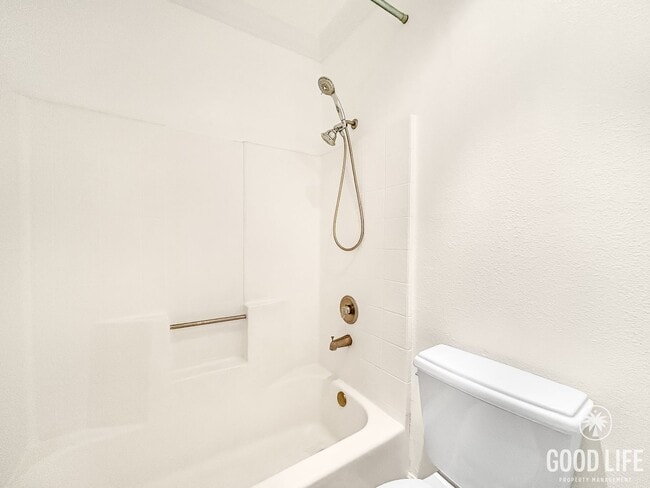 Building Photo - Beautiful 2BD/2BA W/ Reserved Parking and In-Unit Laundry in La Mesa!