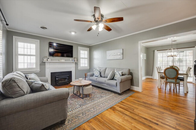 Building Photo - Fully furnished with all essentials