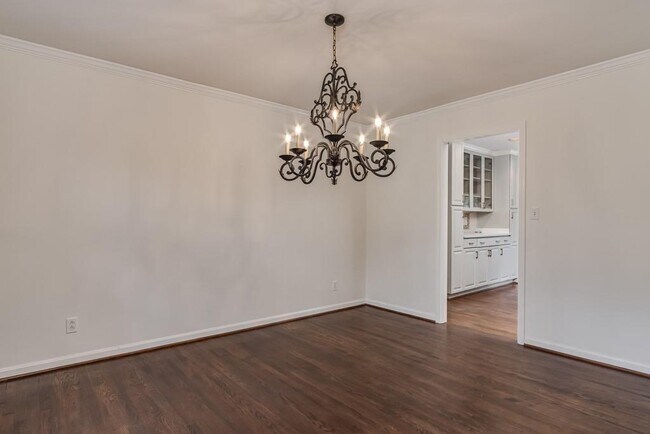 Building Photo - 4601 Club Cir NE