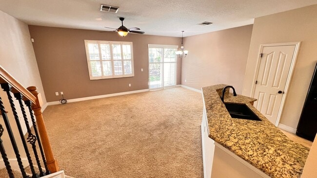 Building Photo - Charming 3-Bedroom Townhome in Oviedo – La...