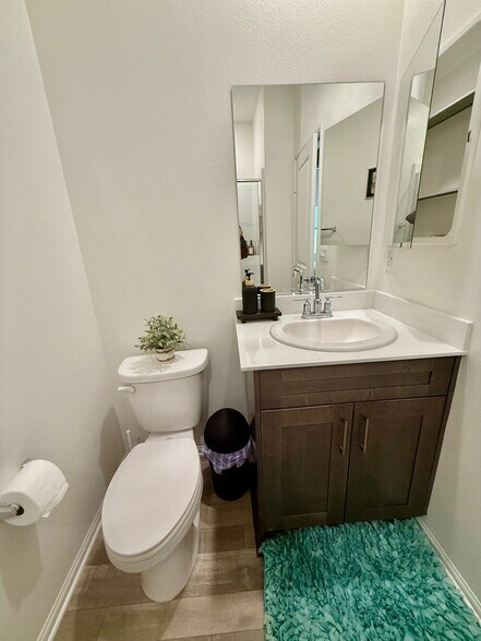 bathroom 3 - 13895 Vantage St