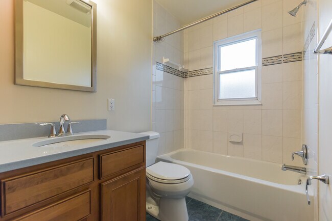 Building Photo - Fantastic Ranch in Convenient Location!