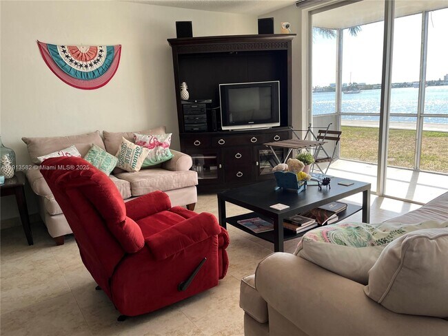 Building Photo - 2920 Point E Dr