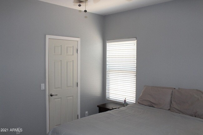 Building Photo - 399 E Goldmine Ct