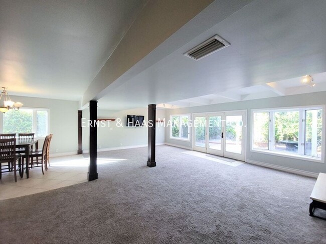 Building Photo - 869 E Kallin Way