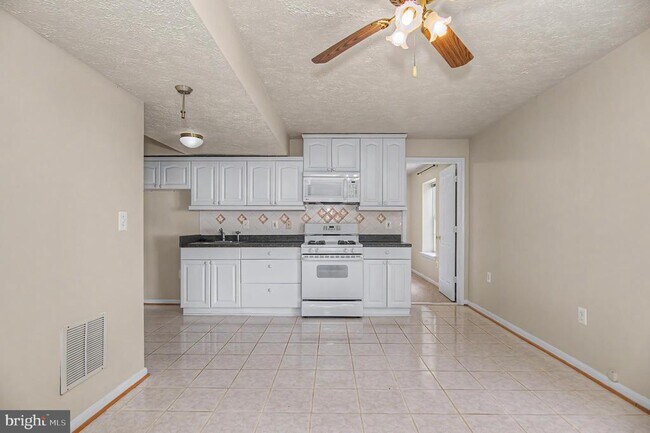 Building Photo - 14126 Rockinghorse Dr