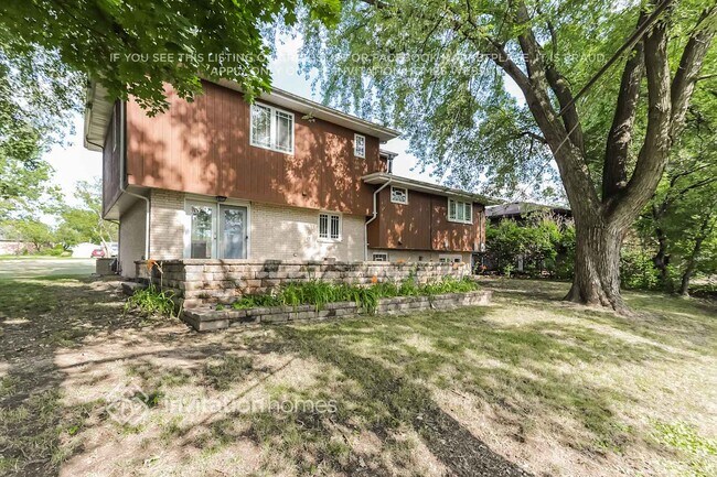 Building Photo - 9922 S 86th Ave