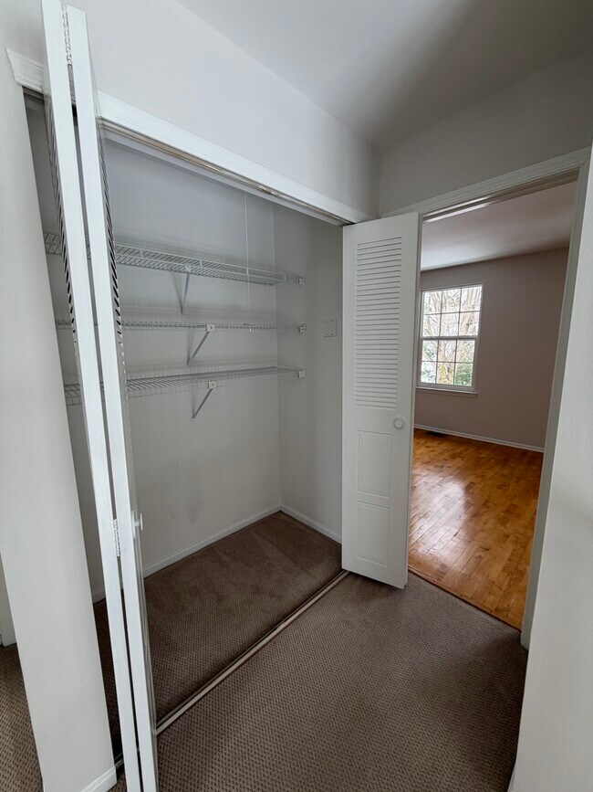 Building Photo - 660 Bayberry Ln