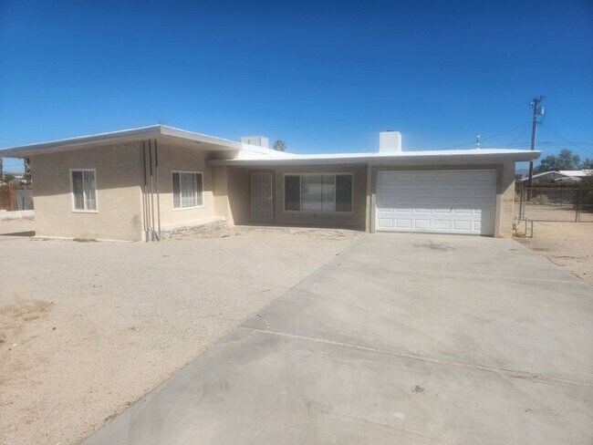 Primary Photo - Spacious 3 Bedroom 2 Bath Home
