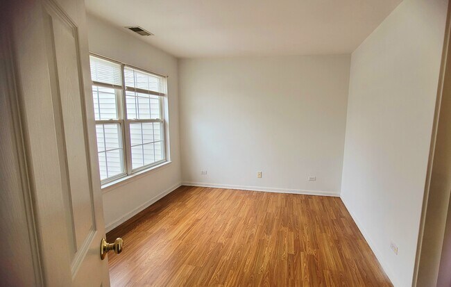 Building Photo - 2125 Fulham Dr