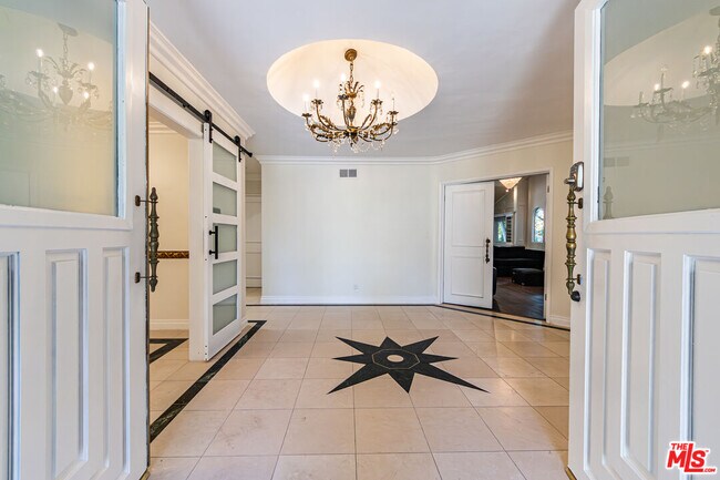 Building Photo - 18022 Lake Encino Dr