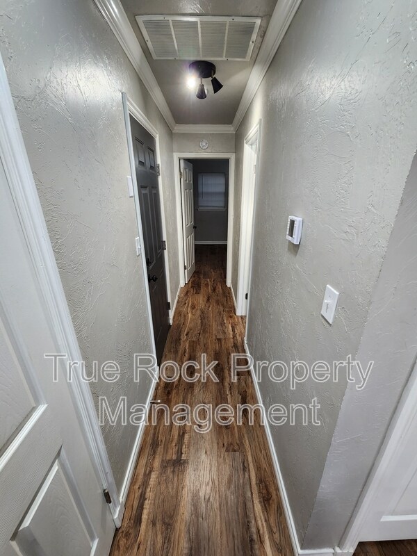 Building Photo - 204 S Morrison Dr