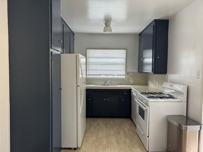 Building Photo - 3736 S Bentley Ave
