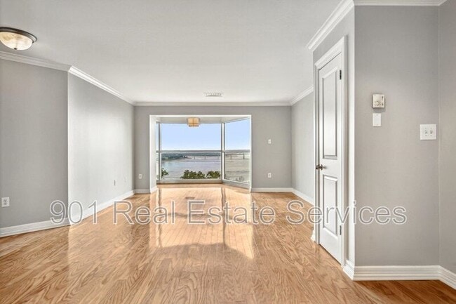 Building Photo - 655 Riverside Dr