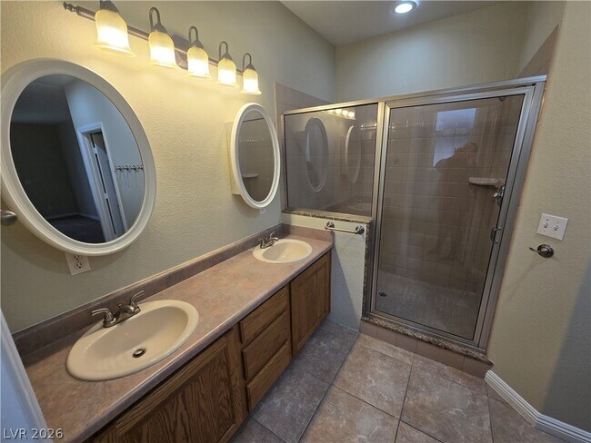 Building Photo - 2204 S Van Patten Pl