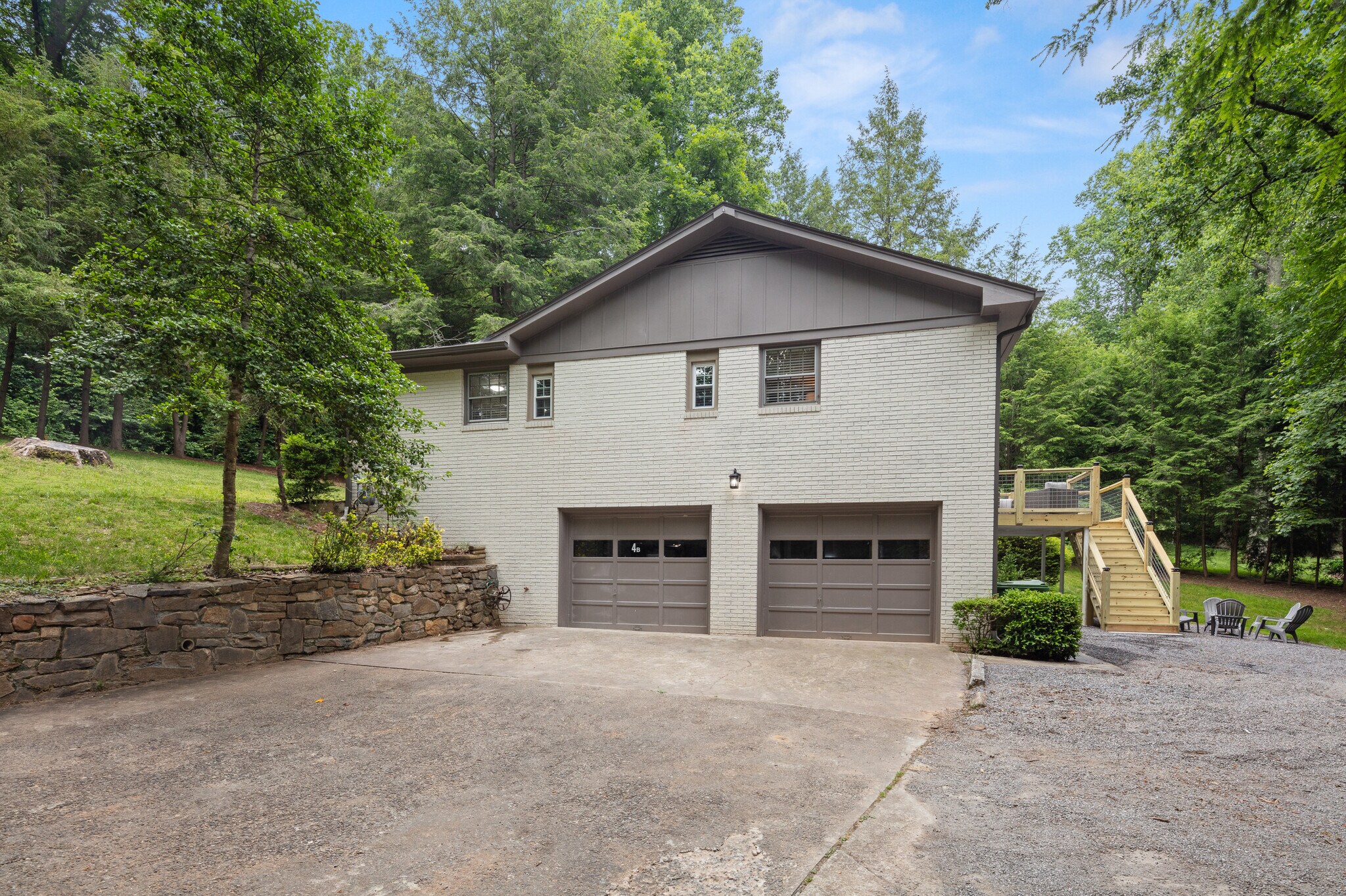 Dual Garage - 116 Overlook Rd