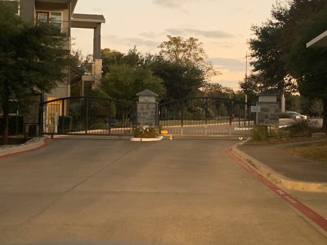 Gated/fenced campus - 2320 Gracy Farms Ln