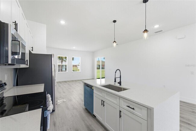 Building Photo - 2600 SW 146th Pl Rd