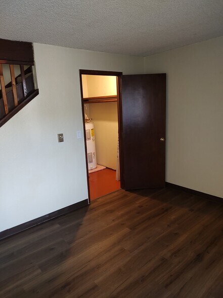 Building Photo - 5908 Parker Rd E