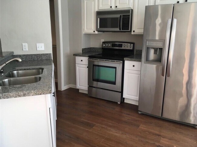 Building Photo - Completely Remodeled Townhouse in the hear...