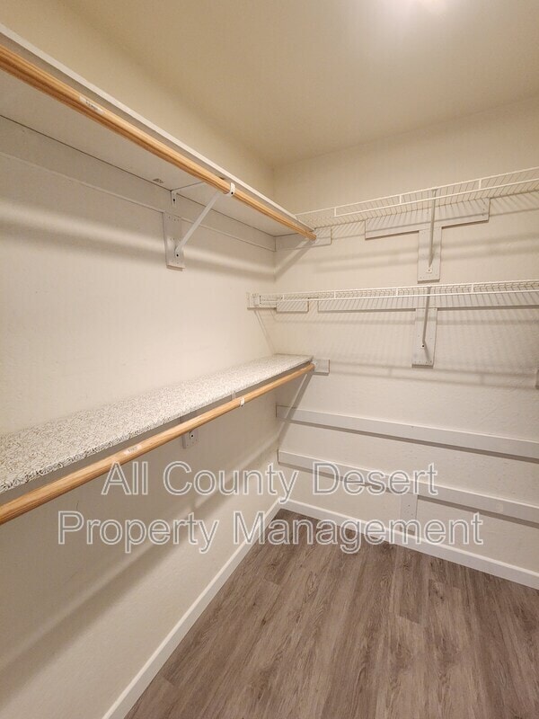 Building Photo - 400 N Sunrise Way