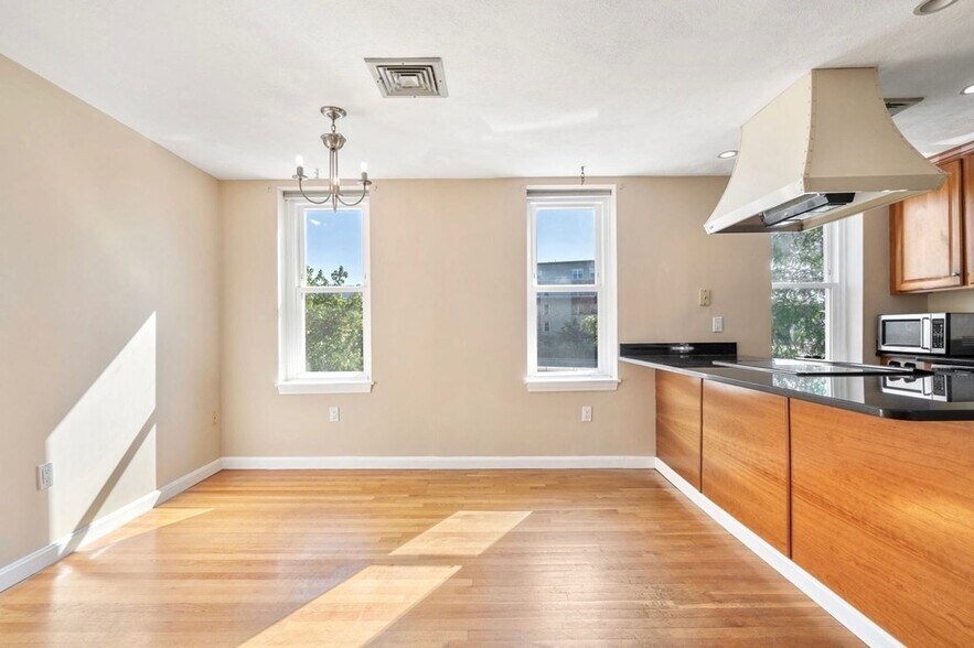 Building Photo - 33 Essex St