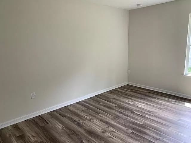 Building Photo - 1 BEDROOM FOR RENT: Private Bedroom W/ Sha...