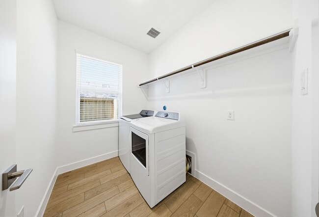 Building Photo - 7930 Palm Glade Dr