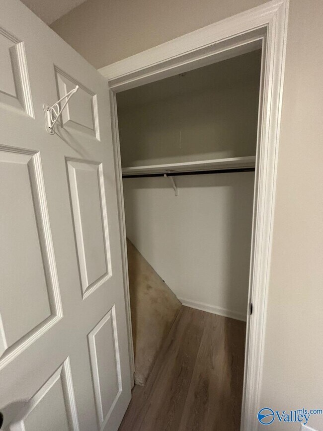 Building Photo - 1305 Hiwan Trail SE